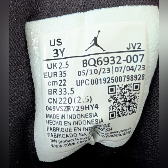 Nike Jordan 1 Mid SE Black Gold 3Y - Picture 7 of 8